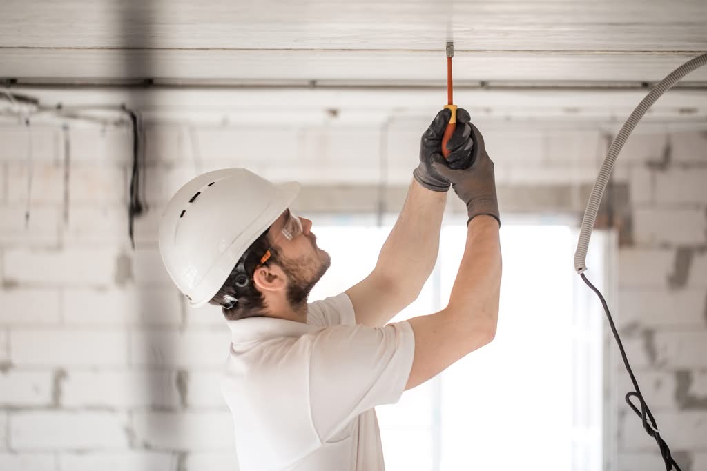 Electrician installer